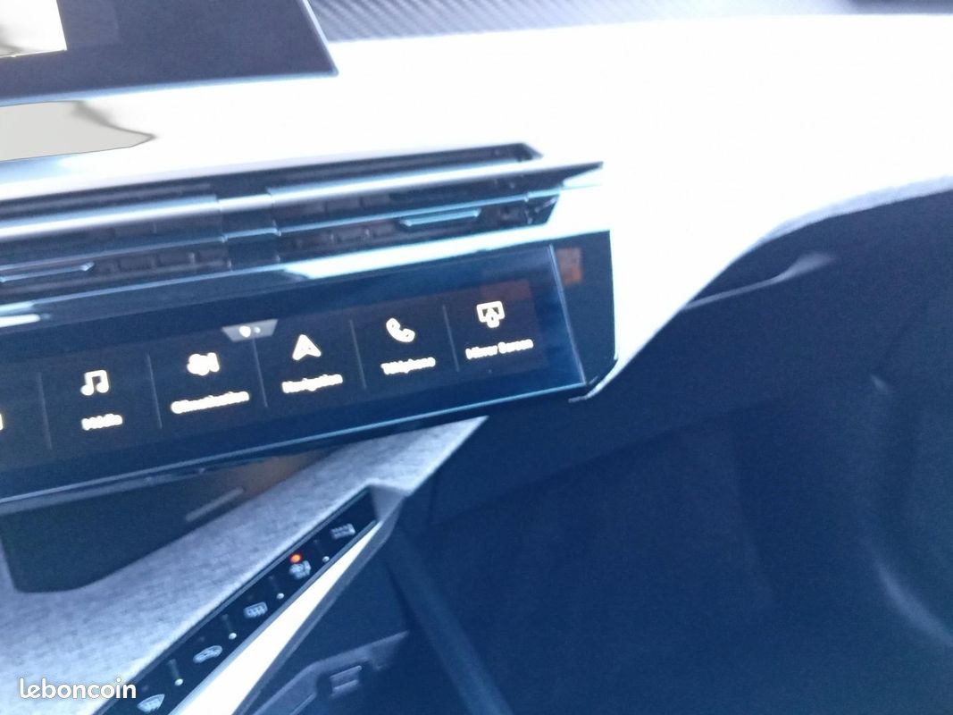 Peugeot 5008 Electrique 210ch Batterie 73 kWh Allure / Pompe à chaleur + Pack Vision 360 & Drives as (image 17)
