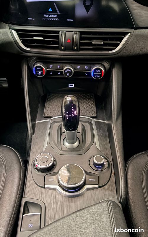 ALFA ROMEO GIULIA 2.2 JTDM 150 CH SUPER BVA + HARMAN KARDON + ATTELAGe (image 25)
