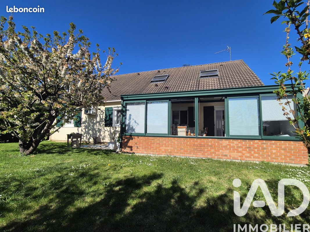 Maison 8 pièces 204 m² · à Saint-Germain-lès-Corbeil · 204 m² · 419 000 €