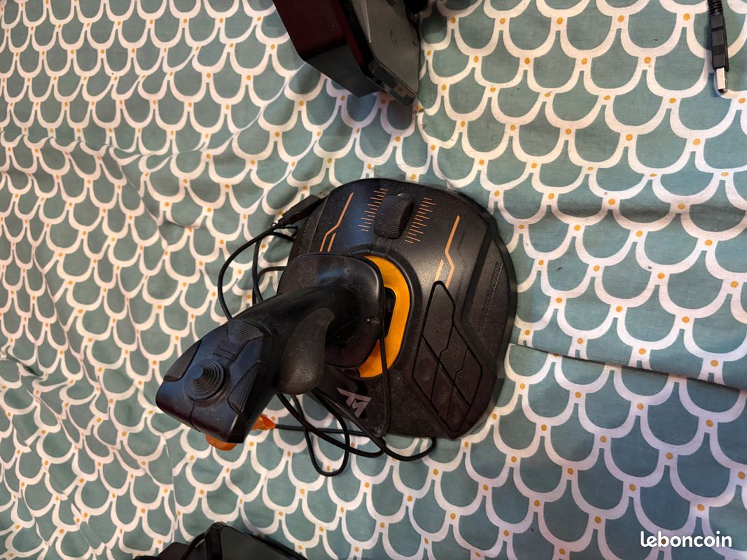 Volant Logitech Farming + Joystic Thrustemaster (image 1)