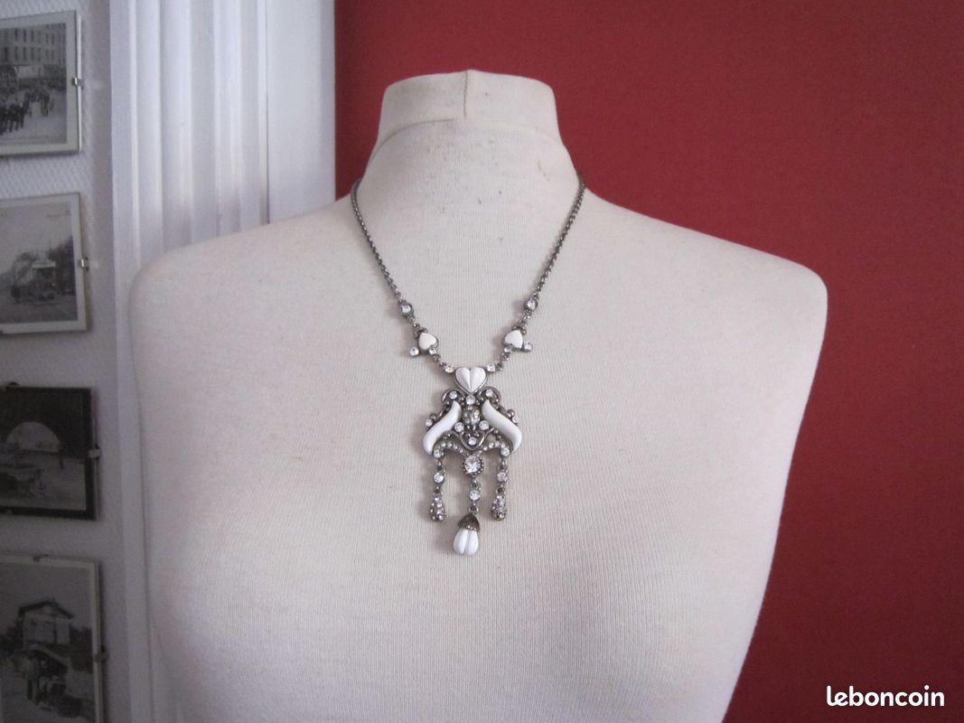 Ensemble blanc collier et boucles d'oreilles (image 2)