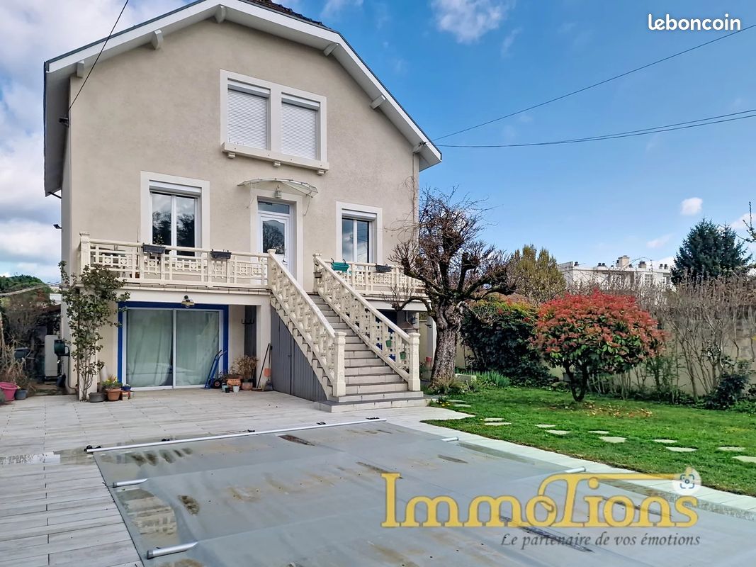 Maison 9 pièces 230 m² · à Saint-Marcellin · 230 m² · 460 000 €