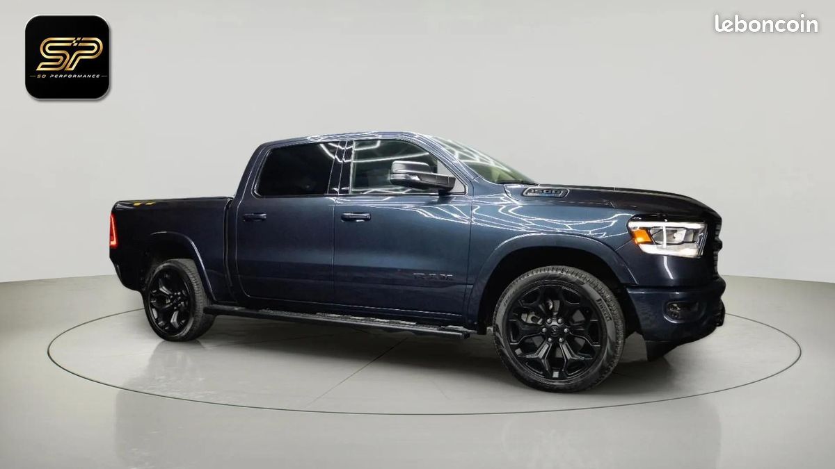 Dodge RAM 1500 Laramie Offroad Night Edition * 5.7 V8 HEMI * 4x4 * Cuir * Alpine * Jantes 22" (image 8)