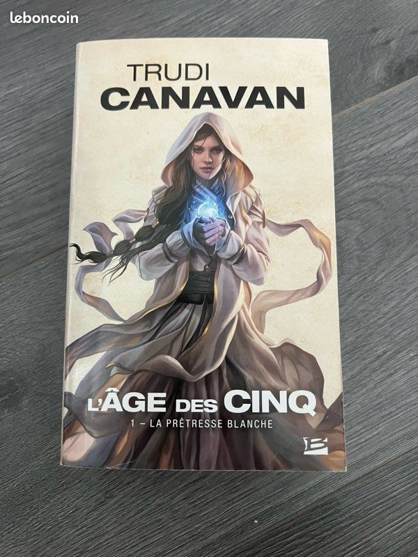 L’âge des cinq 1 - la prêtresse blanche de Trudi Canavan (image 2)