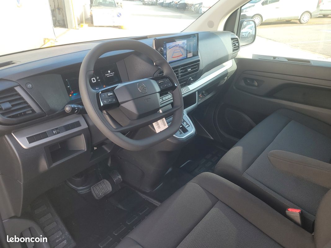 CITROEN JUMPY III Phase 2 FOURGON STANDARD « M » 2.2 Blue HDI 150 EAT8 03 PLACES NEUF avec 2 PORTES LATÉRALES + HABILLAGE BOIS COMPLET + PACKS LOOK – CONNECTIVITÉ – CAMÉRA ( Prix de Vente 29 990 HT ) (image 5)