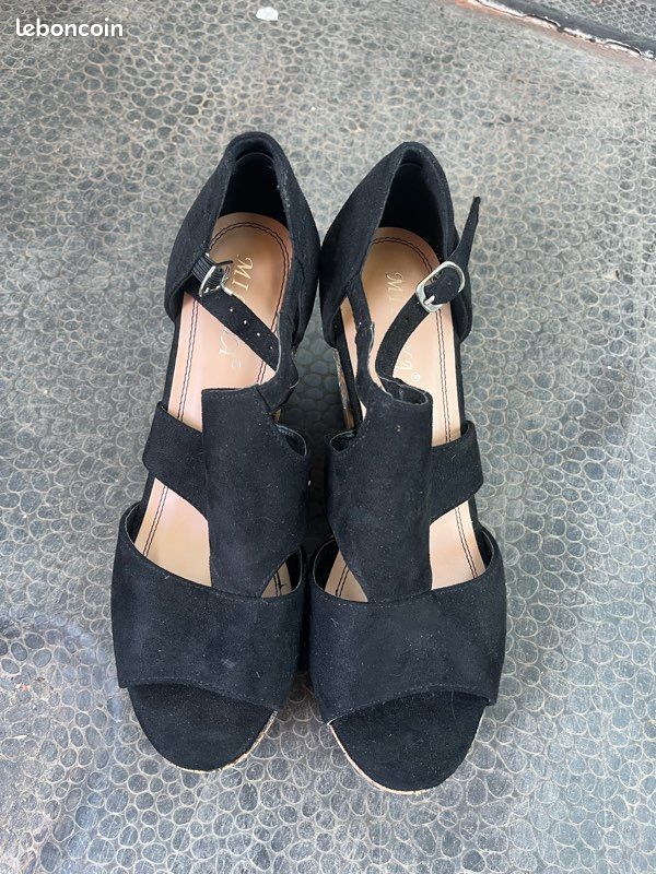 Chaussure à talons compensées (image 1)