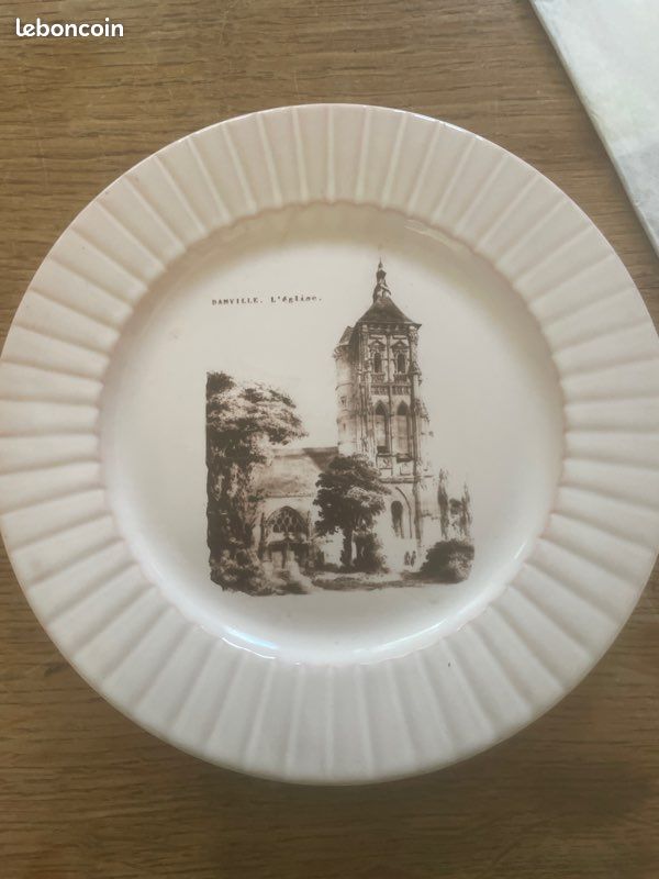 12 assiettes de marque Gien avec des paysages de l’Eure (image 8)