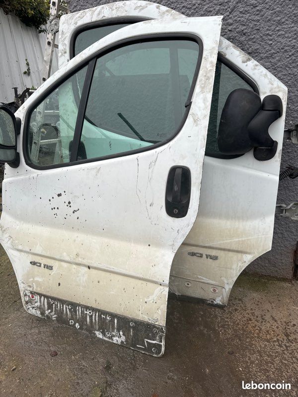 Porte avant et arrière Renault Trafic année : 2012 (image 2)