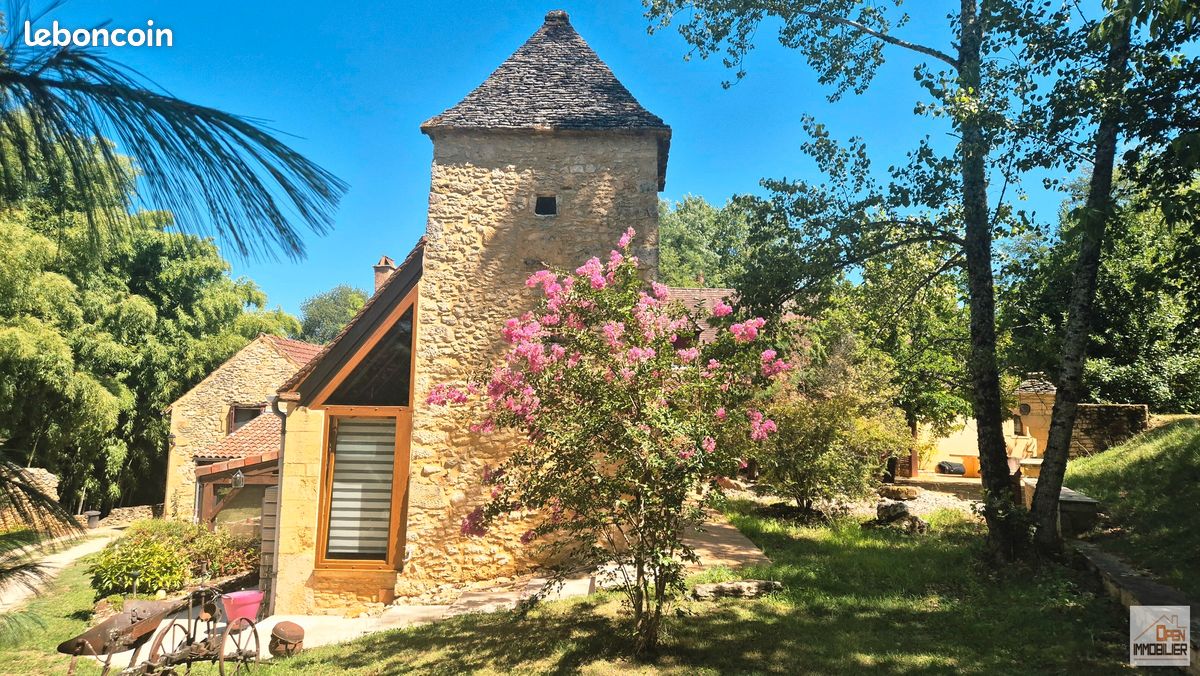 Maison 21 pièces 550 m² · aux Eyzies · 550 m² · 748 800 €