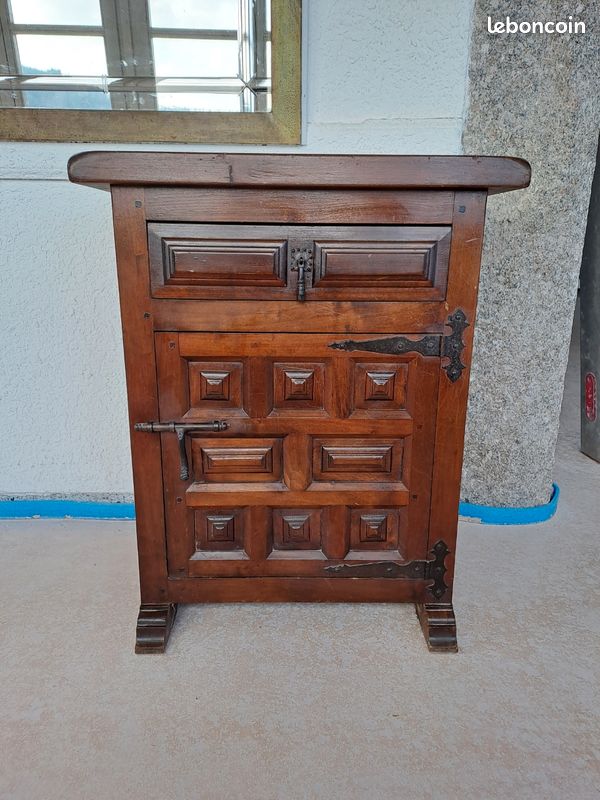 Superbe meuble ancien type coffre en bois massif (image 1)