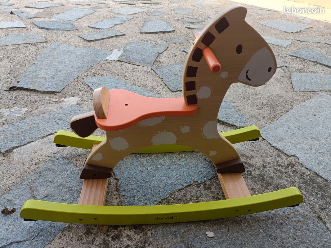Cheval à bascule (image 1)