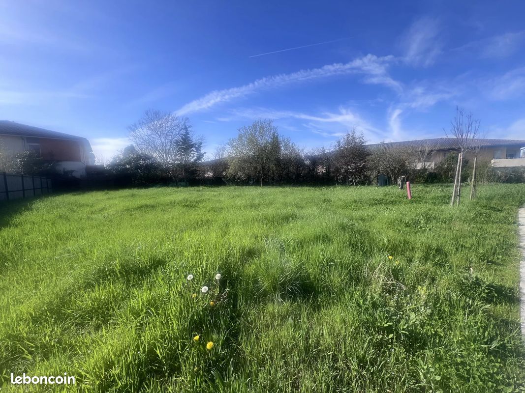 Terrain 548 m² · à Saint-Jory · 548 m² · 129 000 €