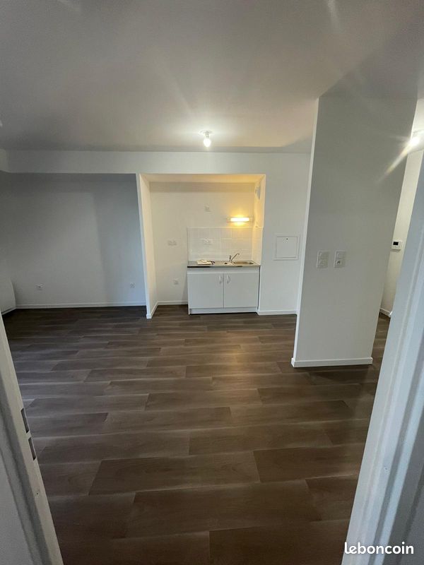 Appartement 2 pièces 33 m² · à Corbeil-Essonnes · 33 m² · 1 050 €/mois