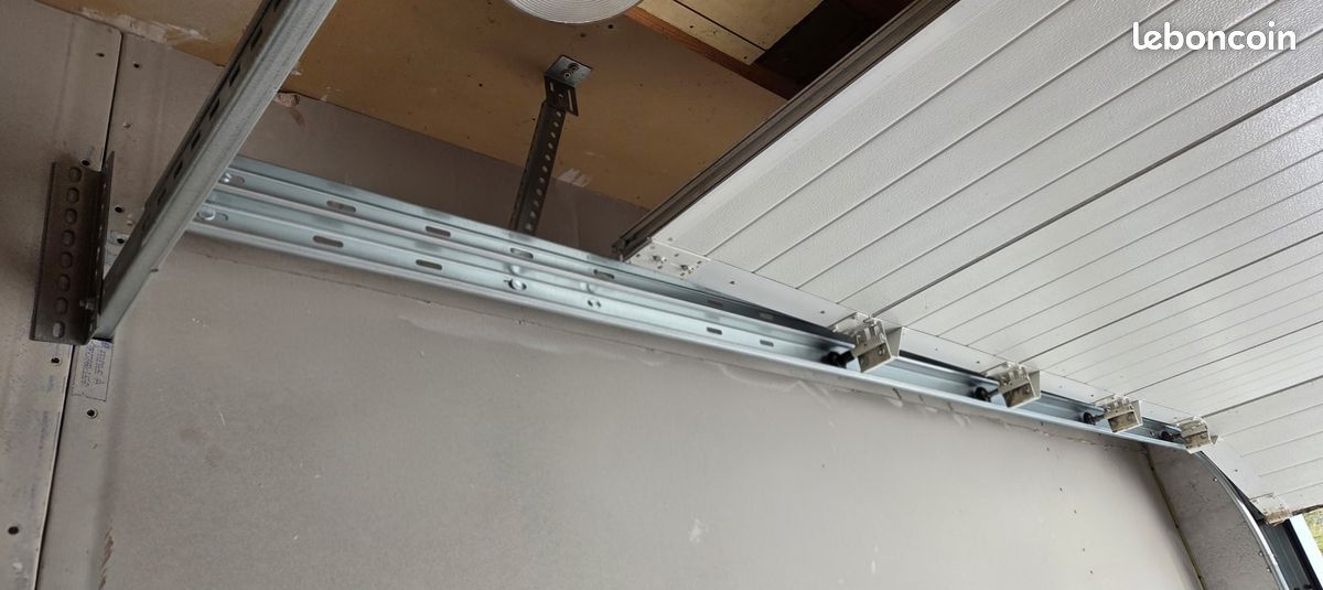 Porte de garage en acier laqué blanc (image 4)