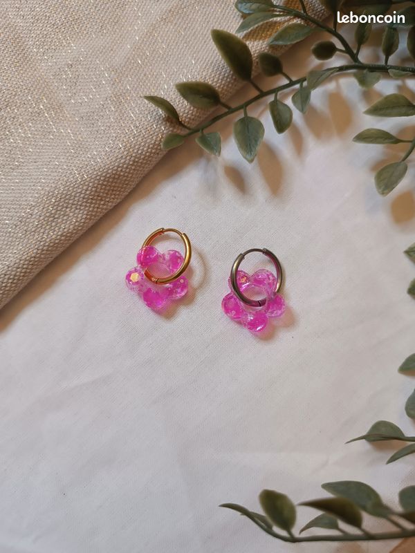 Boucles D'oreilles Créoles Jasmin Argenté En Pétales De Cuir