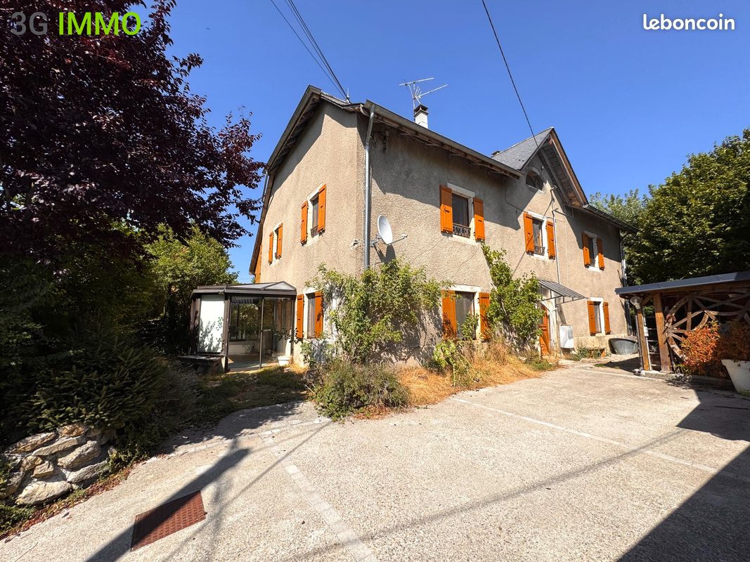 Maison 8 pièces 211 m² · à Champagne-en-Valromey · 211 m² · 350 000 €