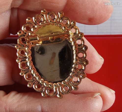 Signée FIX broche vintage en métal doré avec petite perle grise - France