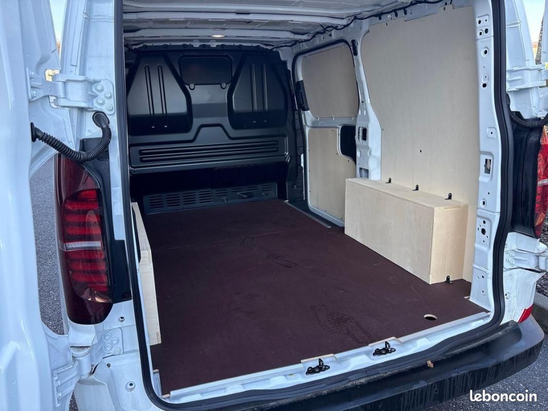 Volkswagen Transporter VAN TDI 170 CH BVA8 4M L1 (image 33)