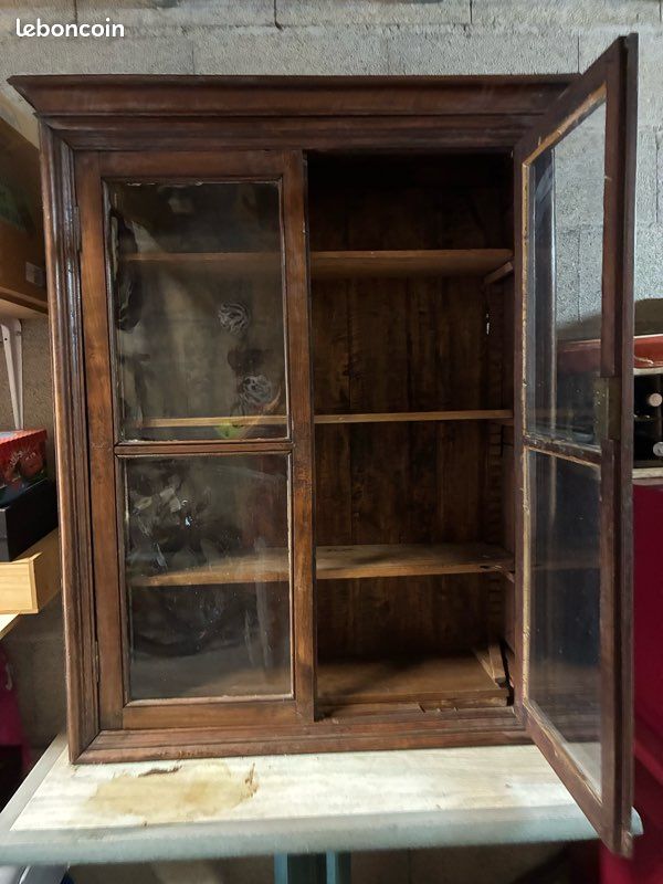 Buffet ancien avec vitres d’origine (image 1)