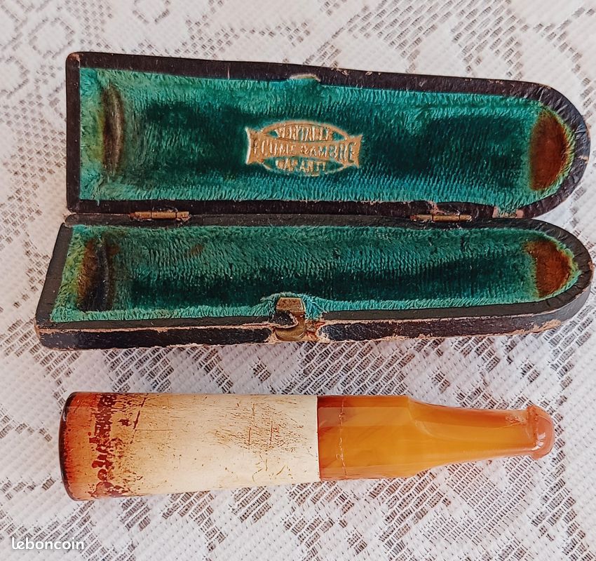 Ancien fume cigarette véritable ecume et ambre garanti – année 20 environ +  étui d'origine