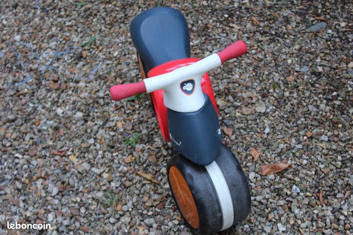 Moto enfant rouge et noire (image 2)
