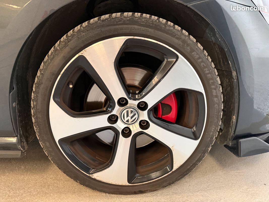 Volkswagen Golf VII GTI 2.0 TSI DSG 220 CV | SIÈGES CHAUFFANTS | JANTES 18" | ÉTRIERS DE FREINS ROUGE (image 15)