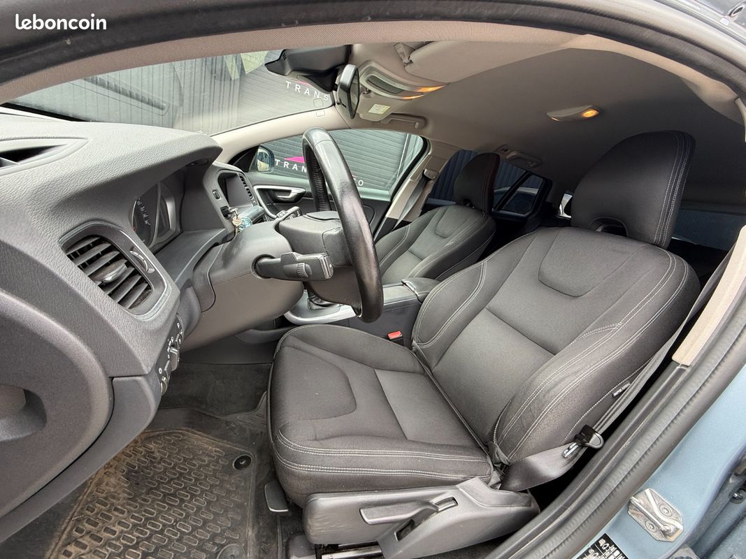 VOLVO V60 D4 190 ch StopStart Geartronic 8 Momentum (image 9)