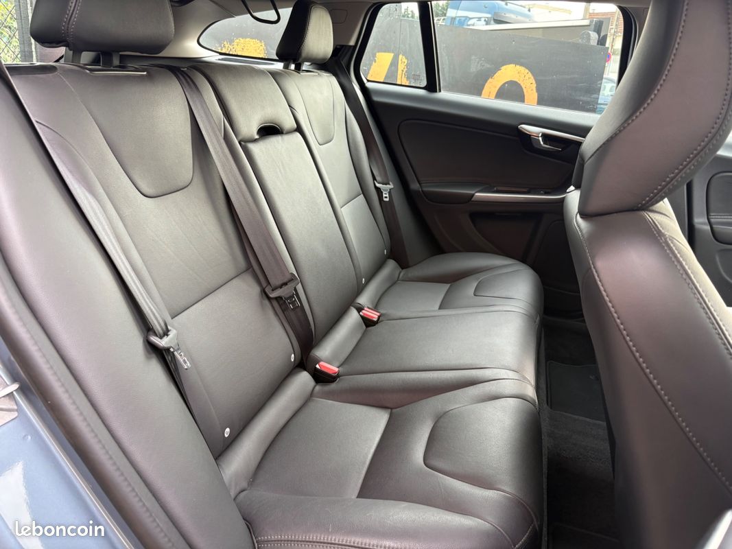 VOLVO V60 CROSS-COUNTRY 2.0 150ch PLUS D3 GEARTRONIC ENTRETIEN CONSTRUCTEUR (image 7)