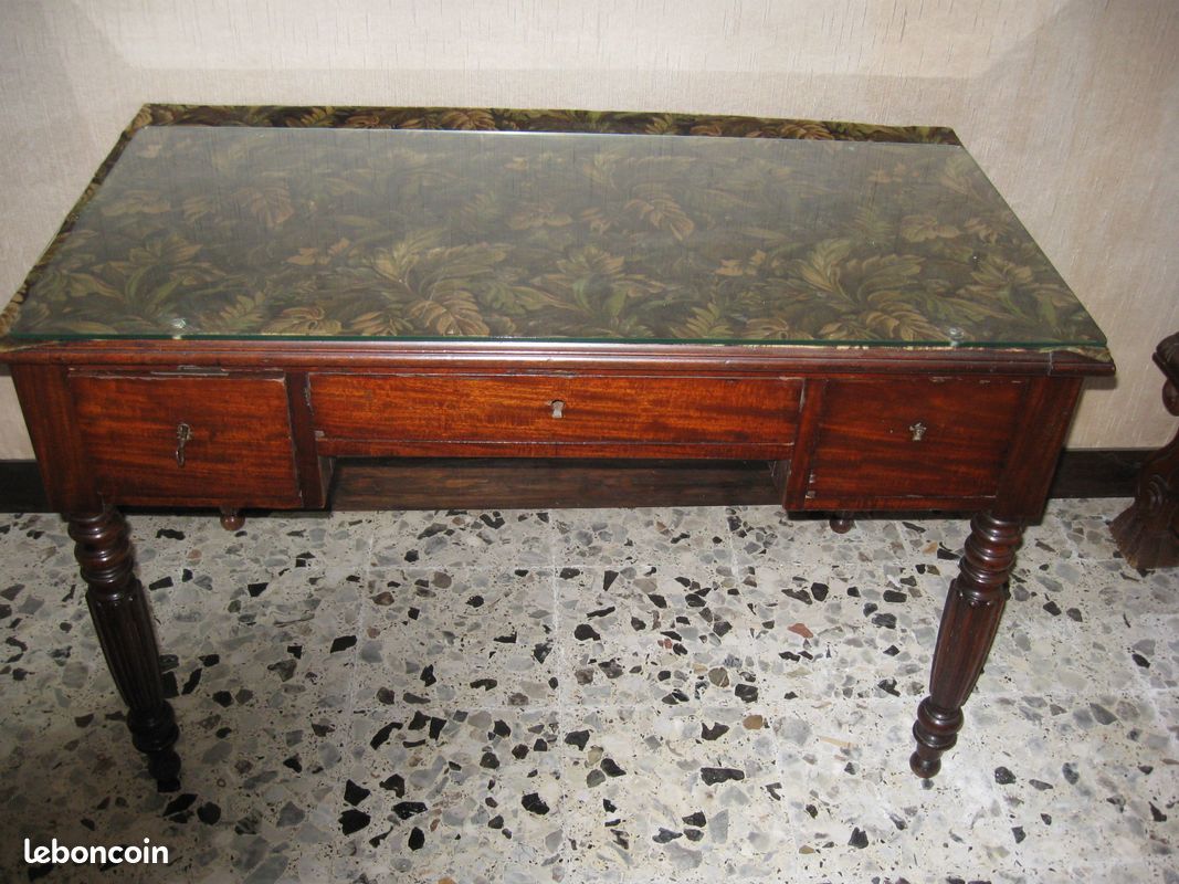 Bureau (image 1)