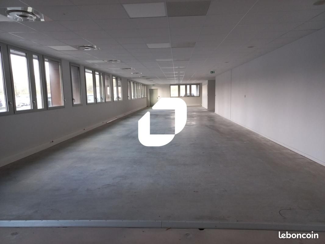 Bureaux 849 m² (image 2)