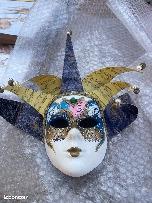 Masque Vénitien En Plâtre - Ancien, Un Peu Taché Par Le Temps - Déco Ambiance Carnaval