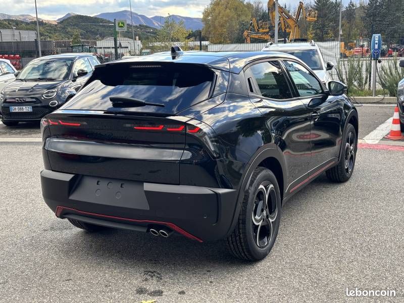 Alfa Romeo Junior 1.2 Ibrida 145 ch eDCT6 Speciale (image 5)
