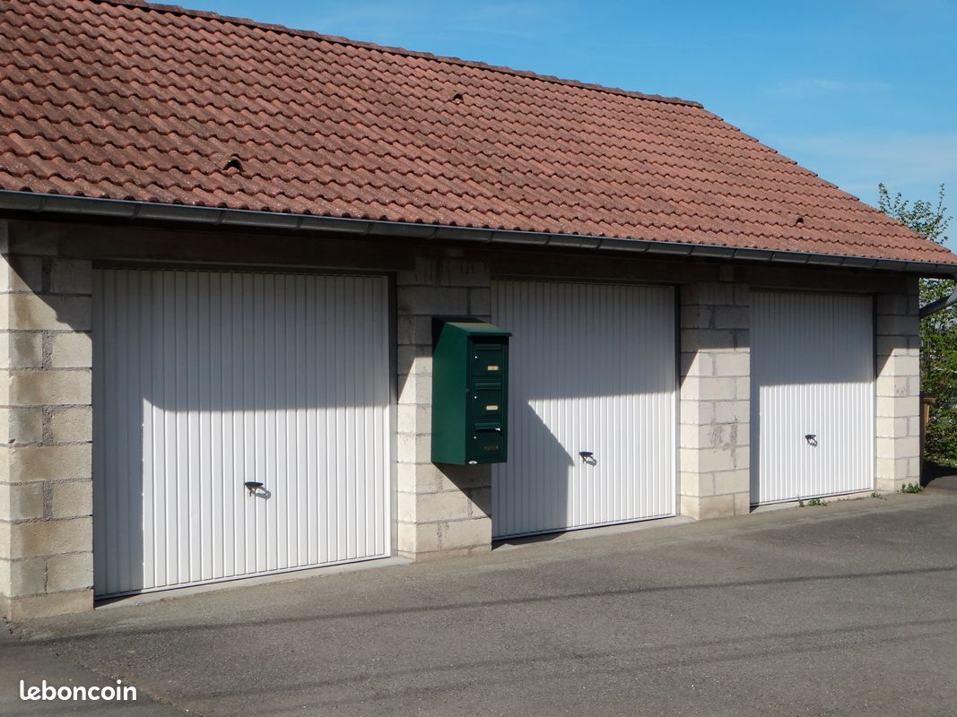 LOUE Garage à DENNEY · 80 €/mois