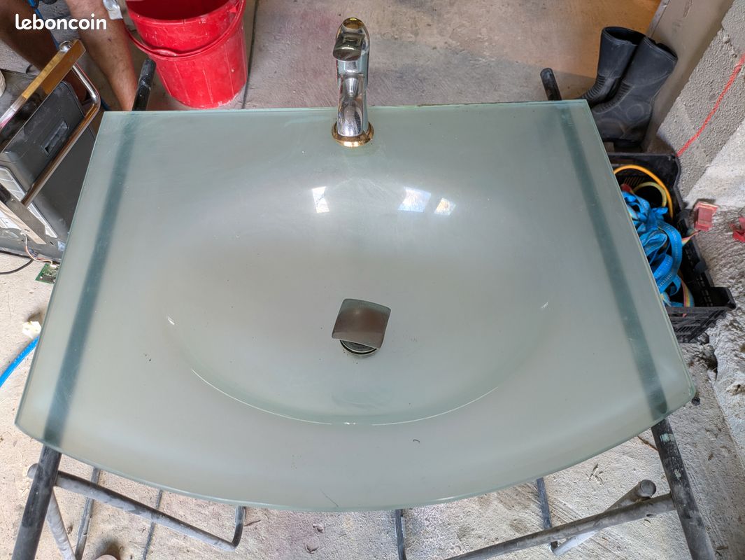 Vasque en verre (image 1)