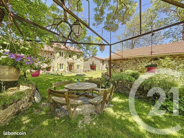 Maison 10 pièces 331 m²