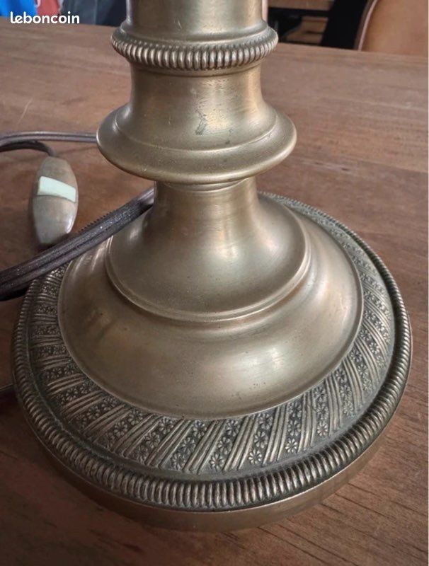 Lampe vintage en laiton ciselé (image 2)