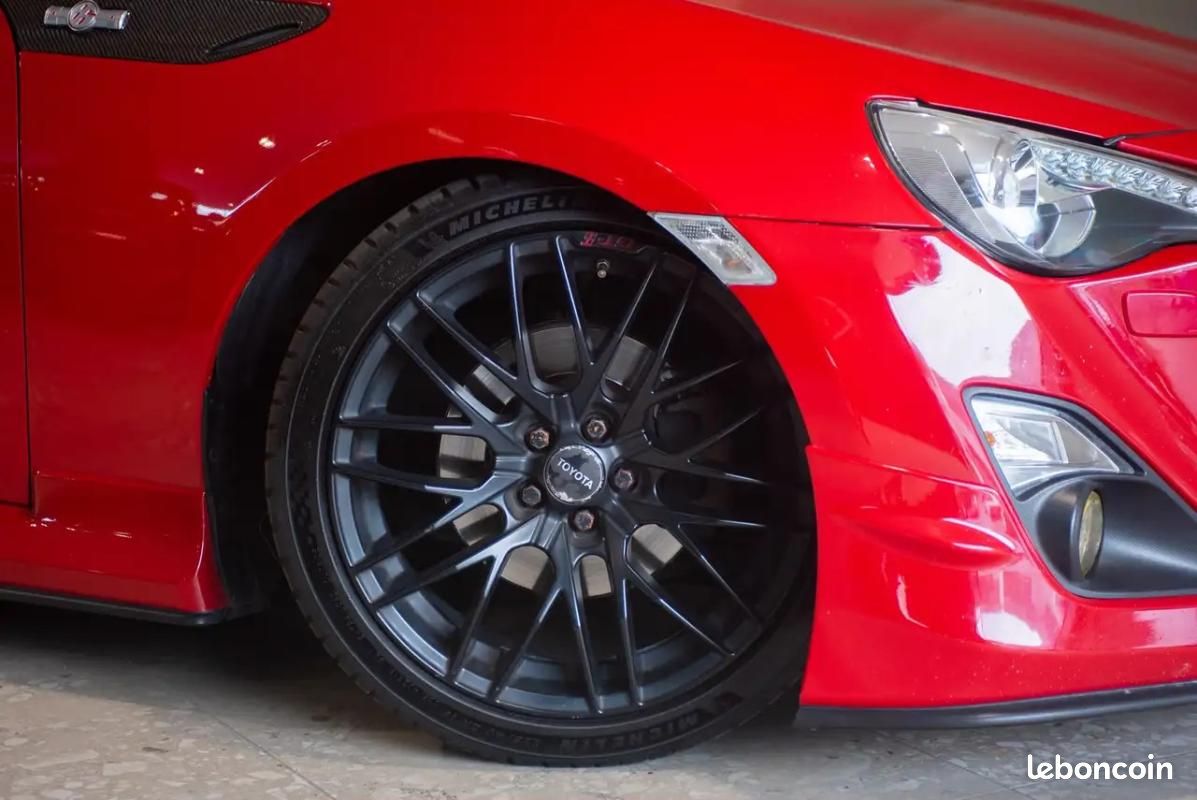 Toyota GT86 2.0 Aerokit | 200 ch BVM Kit carrosserie Aileron arrière Jantes alliage Écran multimédia (image 7)