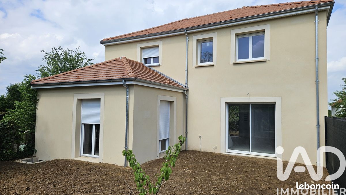 Maison 5 pièces 130 m² · à La Brosse-Montceaux · 130 m² · 295 000 €