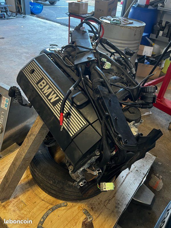 Moteur bmw m52b20 (image 1)