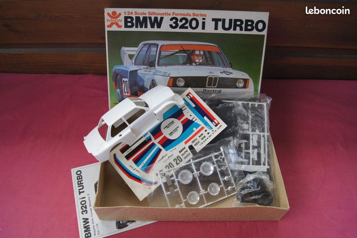 Maquette auto modèle réduit BANDAI 1/24 BMW 320i Turbo - Modélisme