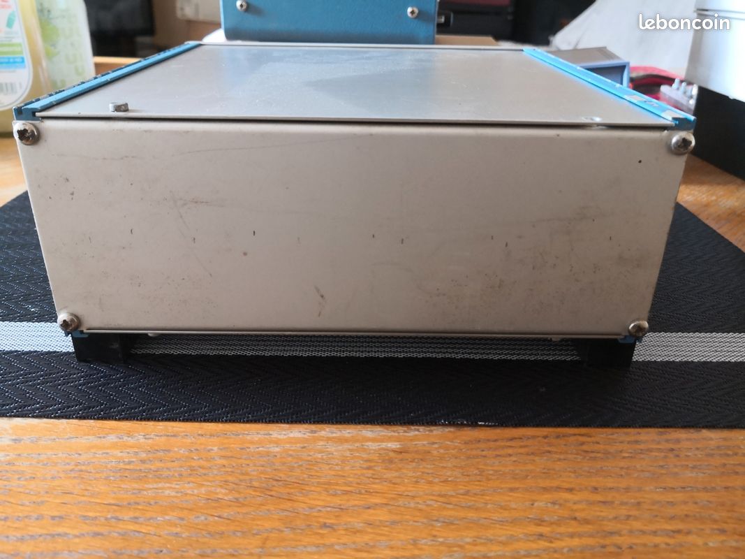 "radioamateur" boîte en alu sur pied (image 3)