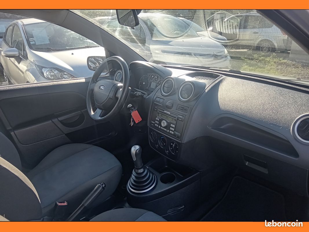 Ford Fiesta V restylée 1.4 TDCi 68cv Senso+ -04cv- 219 000 kms (image 5)