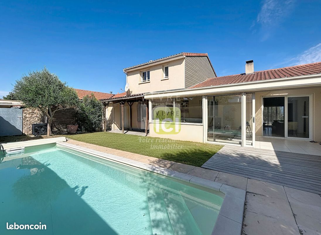 Maison 8 pièces 159 m² · à Cholet · 159 m² · 283 600 €