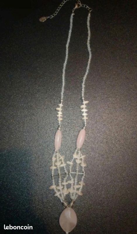 Collier fantaisie perles plastiques roses transparentes (image 1)