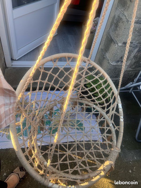 Fauteuil suspendu (image 1)