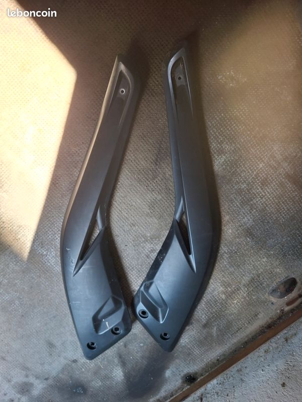A vendre piece carenage scooter x max 125 cm3 (image 1)