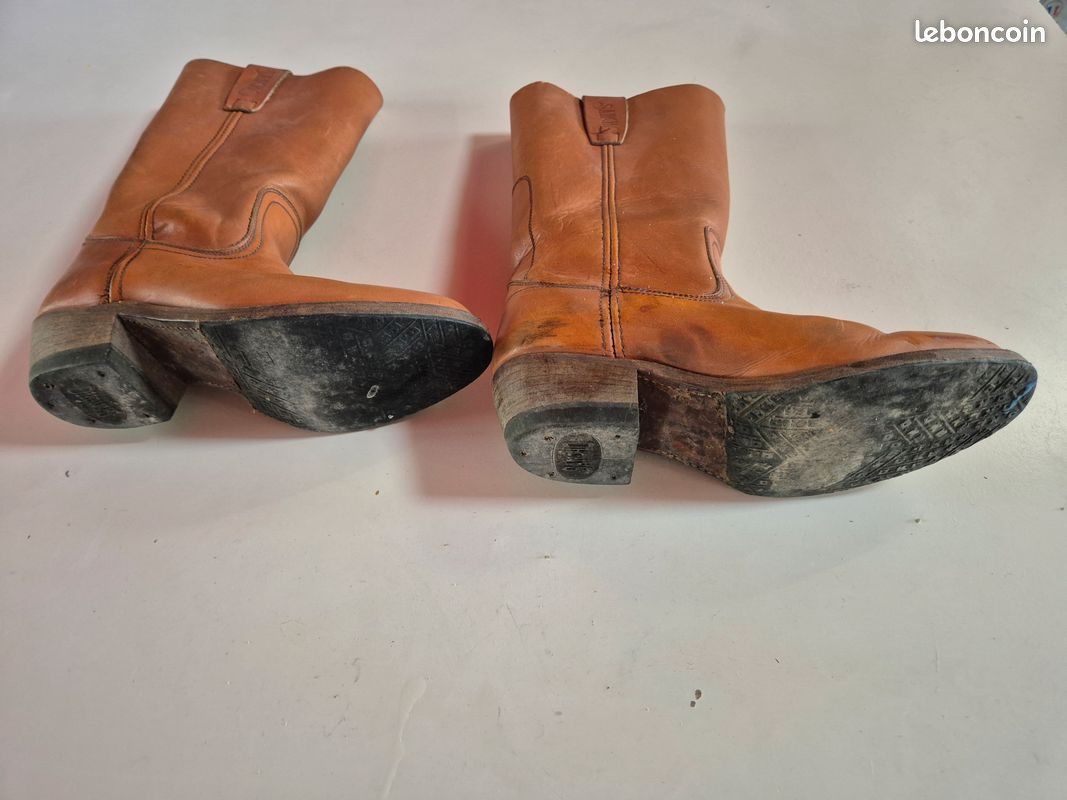 Bottes Western Vintage Cuir Marron - Chaînes Et Conchos Argentés