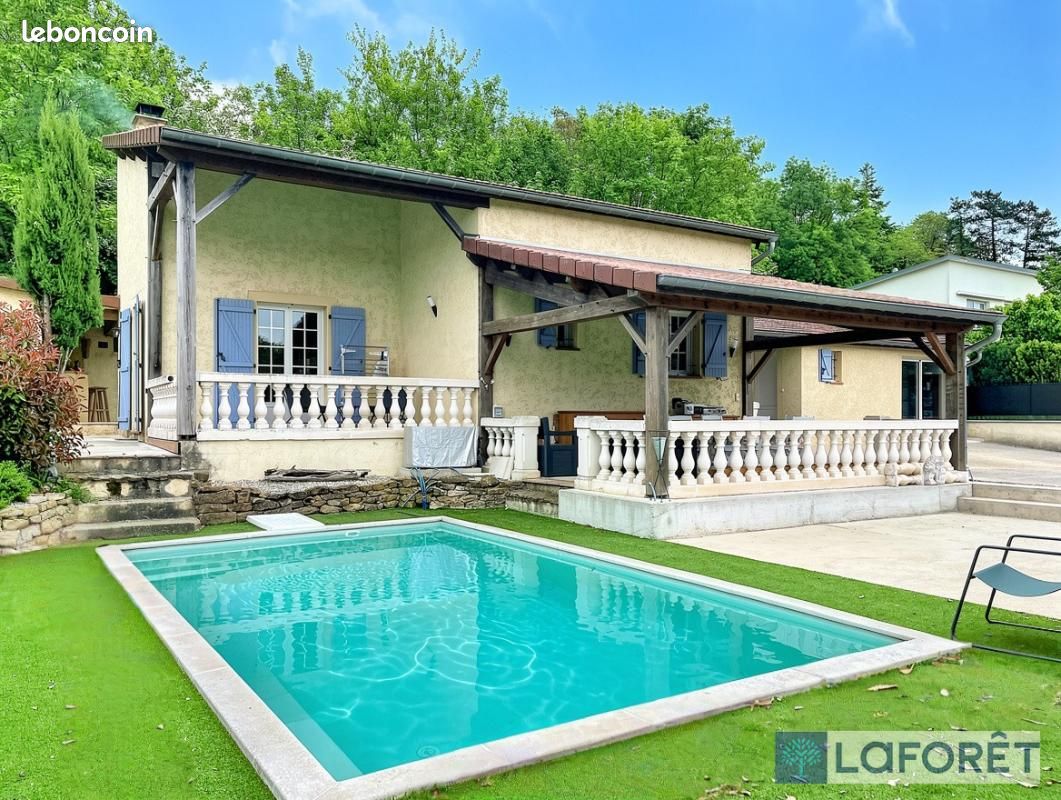 Maison 5 pièces 121 m² · à Charmes · 121 m² · 279 000 €