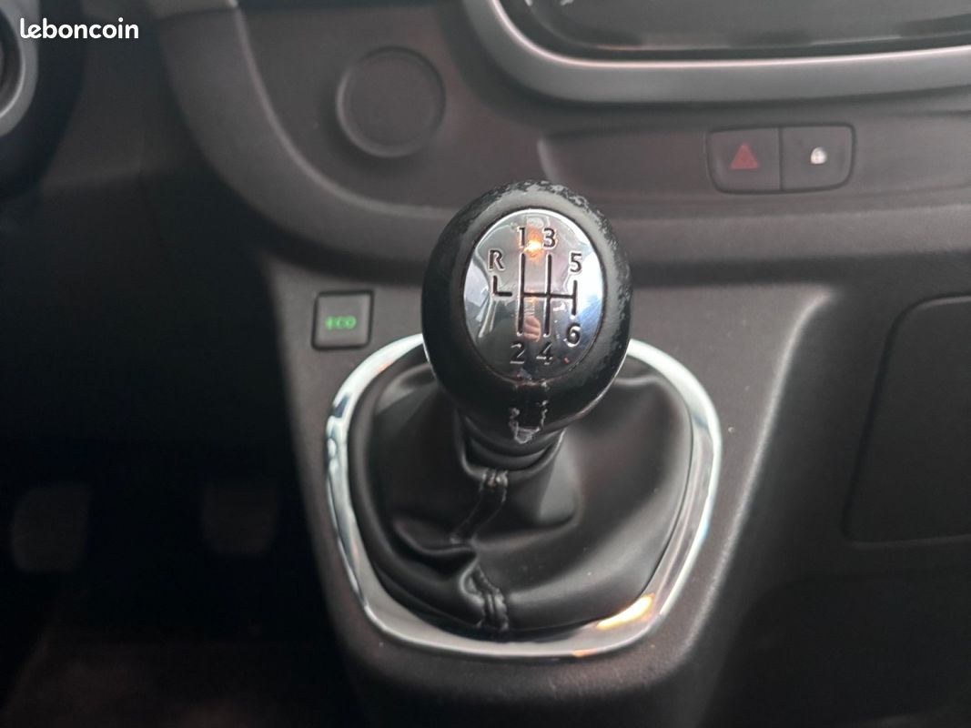 Renault trafic fourgon gn l2h1 1200 kg dci 145 energy e6 confort (image 24)
