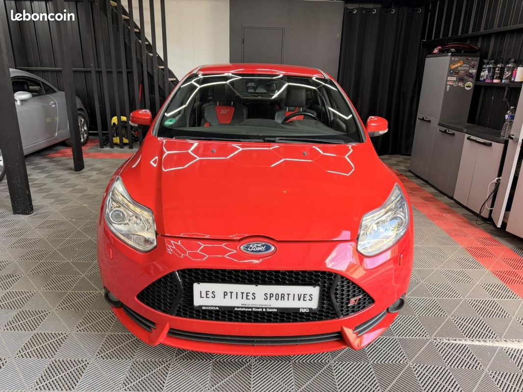 FORD FOCUS ST 2.0 SCTi EcoBoost 250 / Révisé - Pneus & Embrayage neuf (image 10)